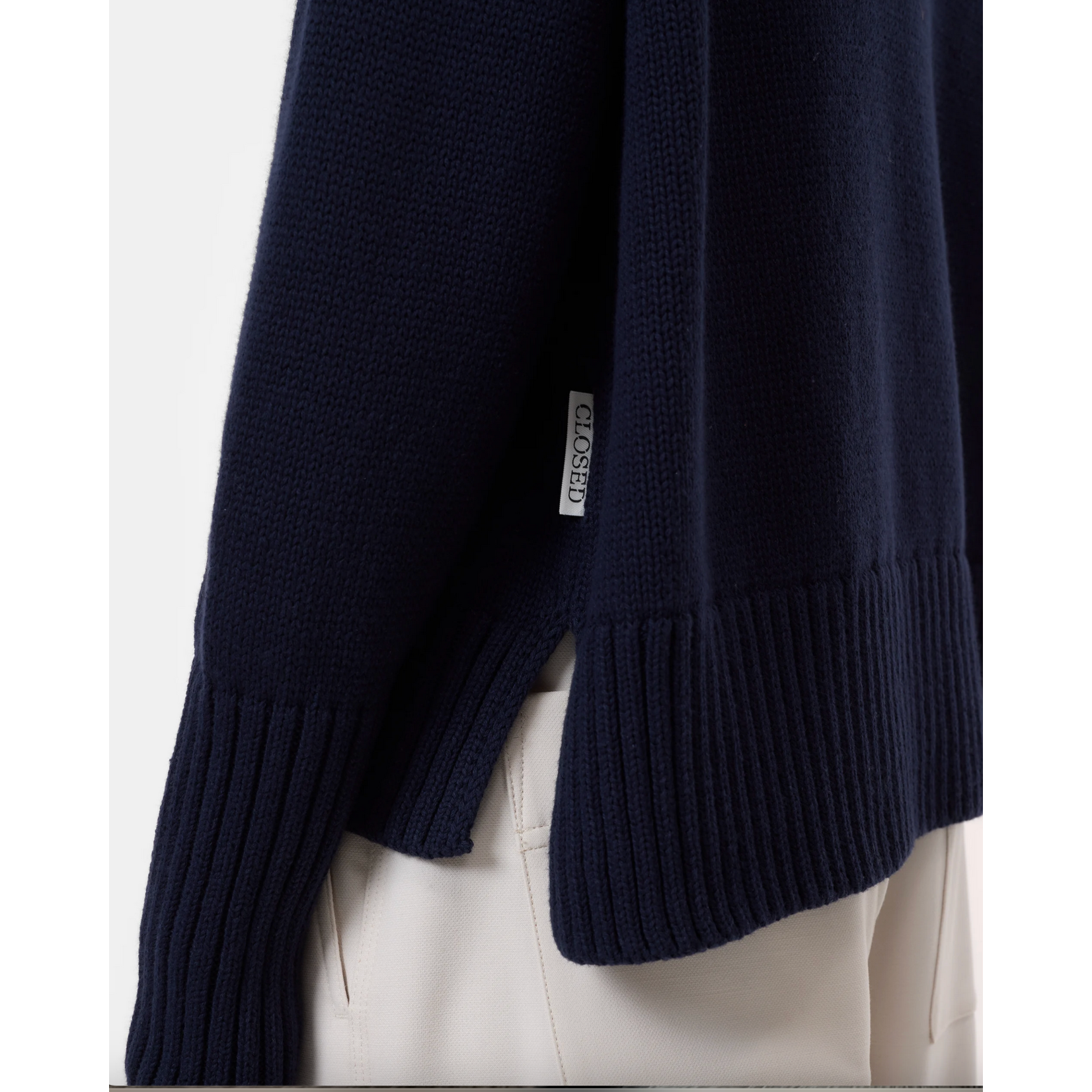 Closed Knitted Jumper Long-Sleeve