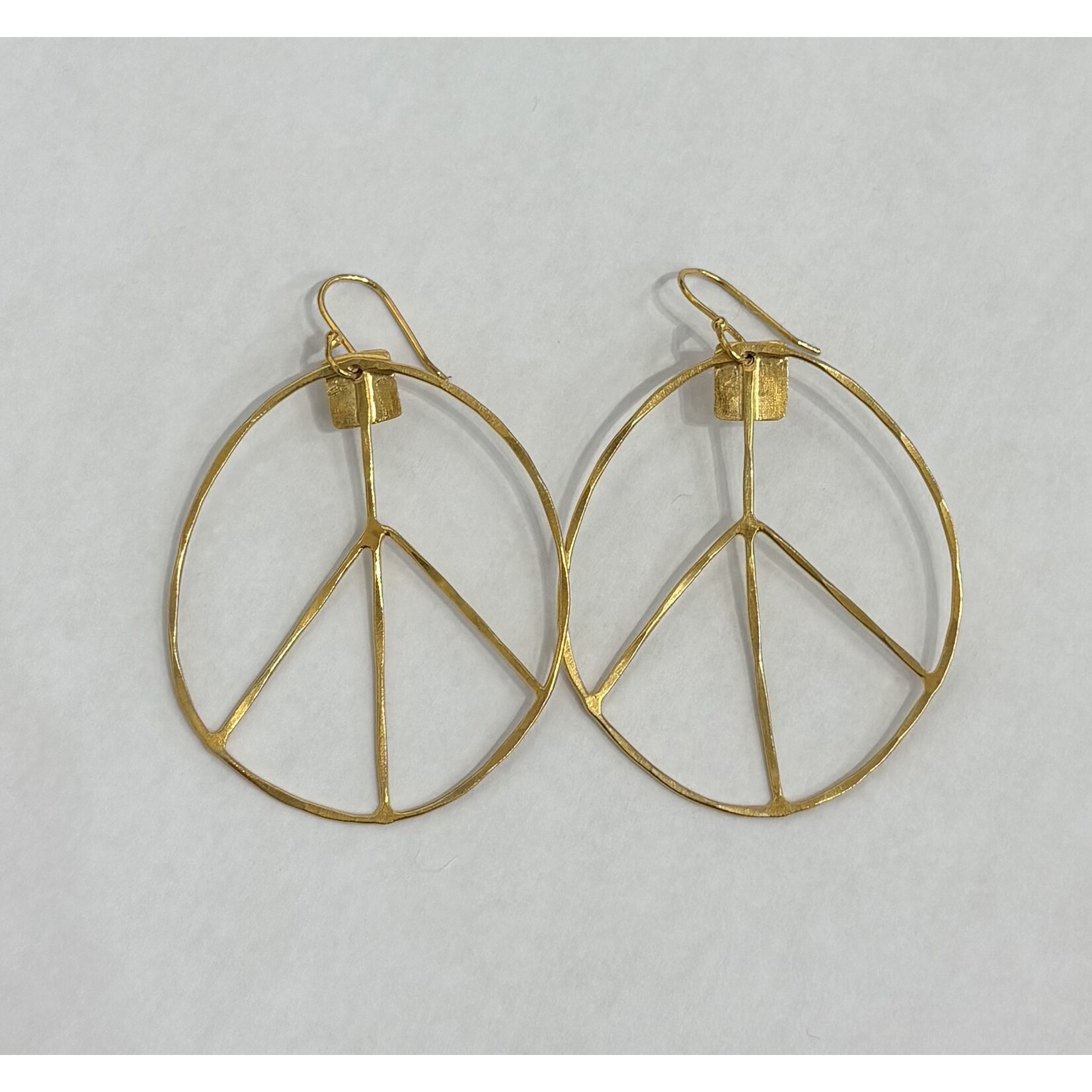 DeNev Medium 18kt Yellow Gold Hammered Vermeil  Peace Sign Earrings