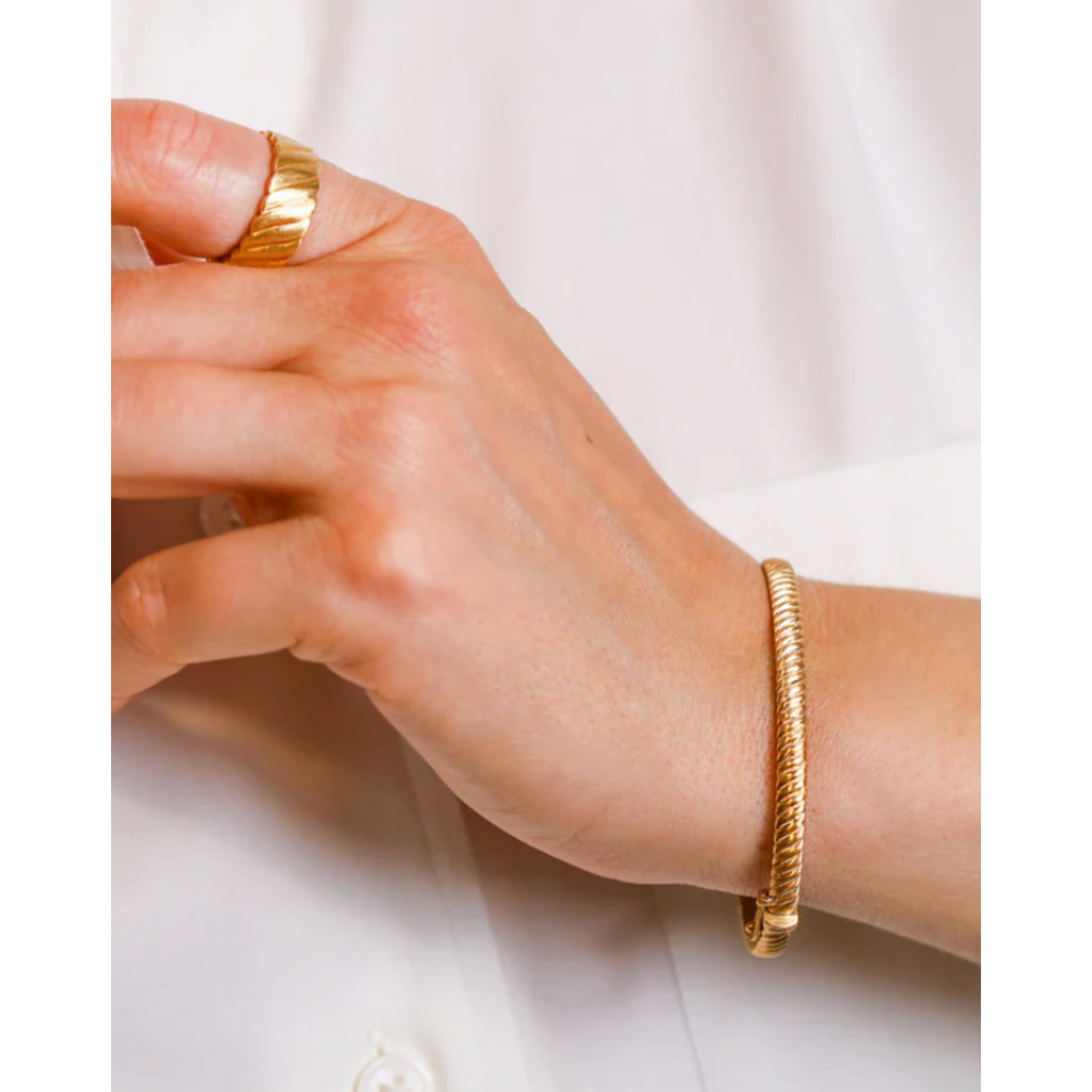 Sethi Couture La Mer 18k Solid Gold Bangle