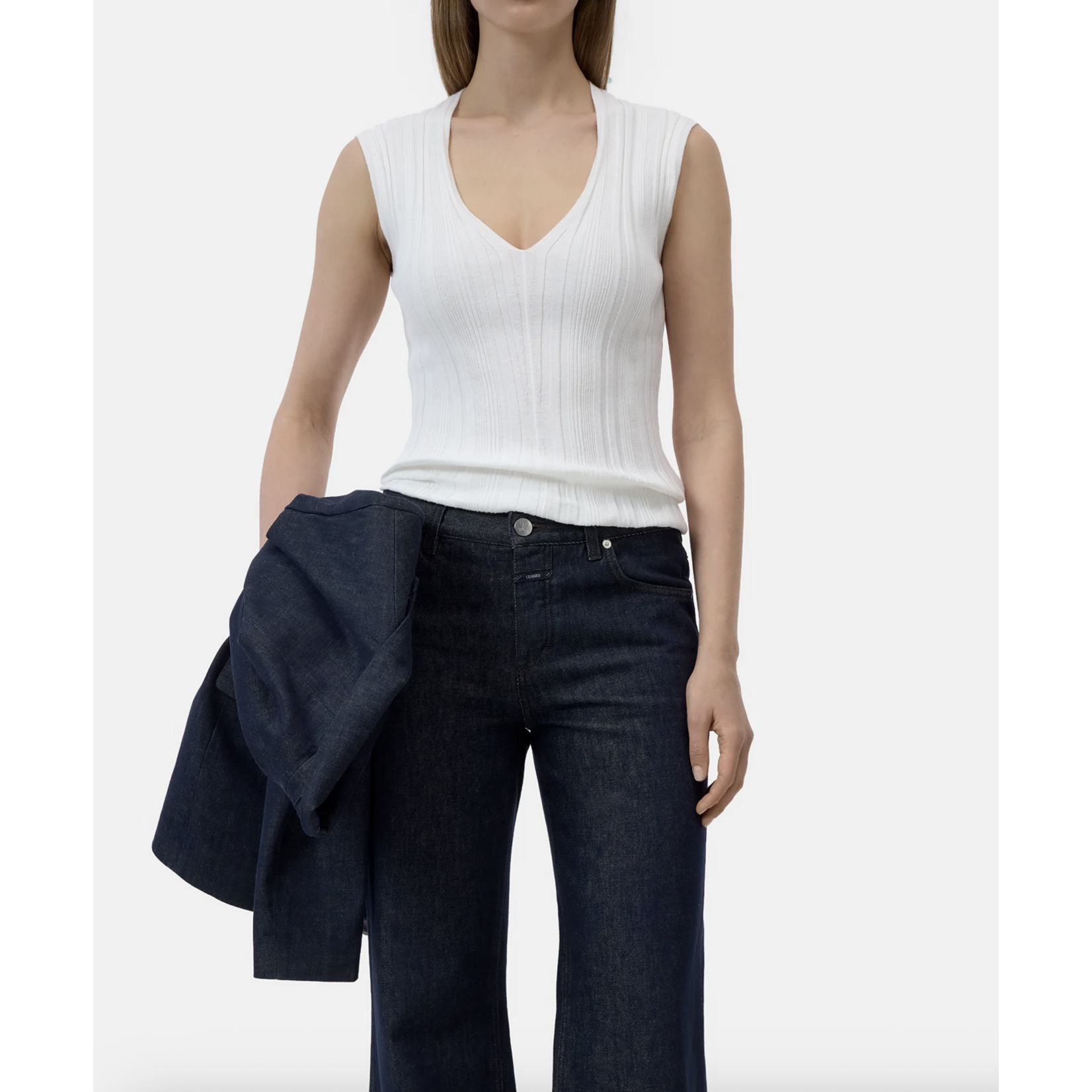 Closed V-Neck Short Sleeve