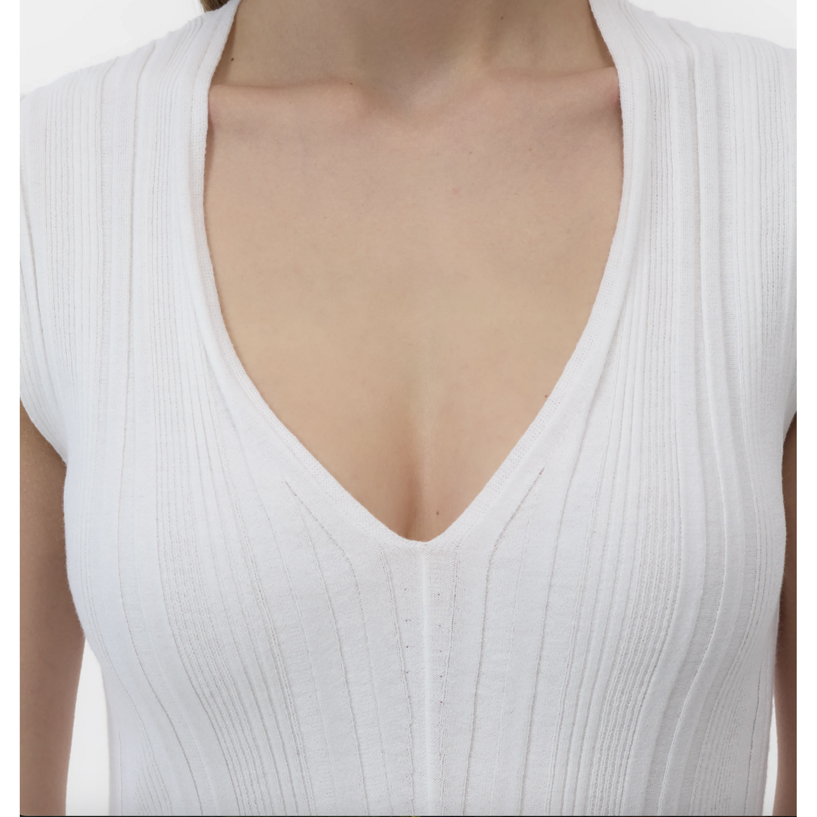 Closed V-Neck Short Sleeve