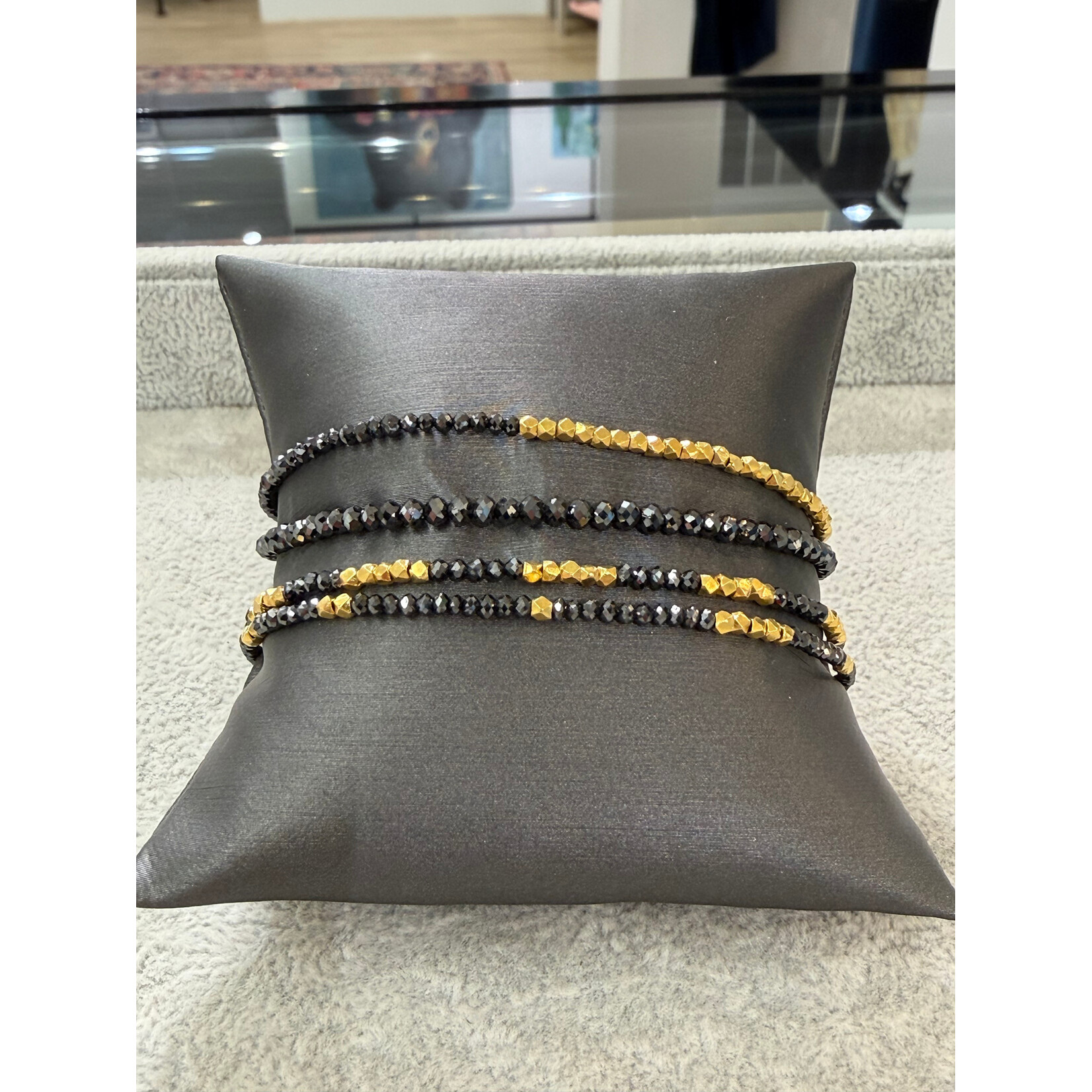 Sethi Couture Noir Black Diamond and 18K Gold Bead (2mm) Yin Yang Bracelet (2.65gr) approx 3.60ct, 7"