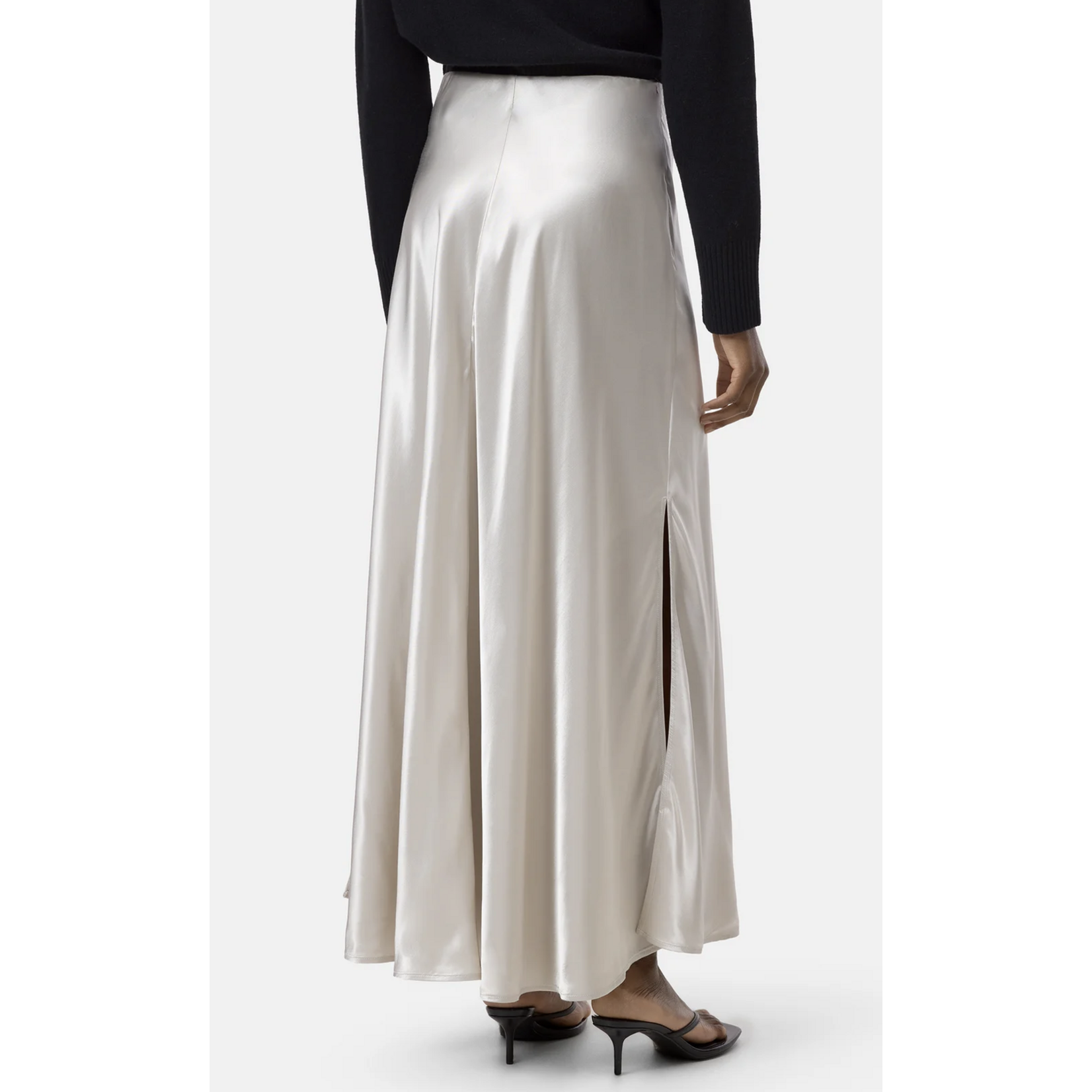 Closed Full Skirt