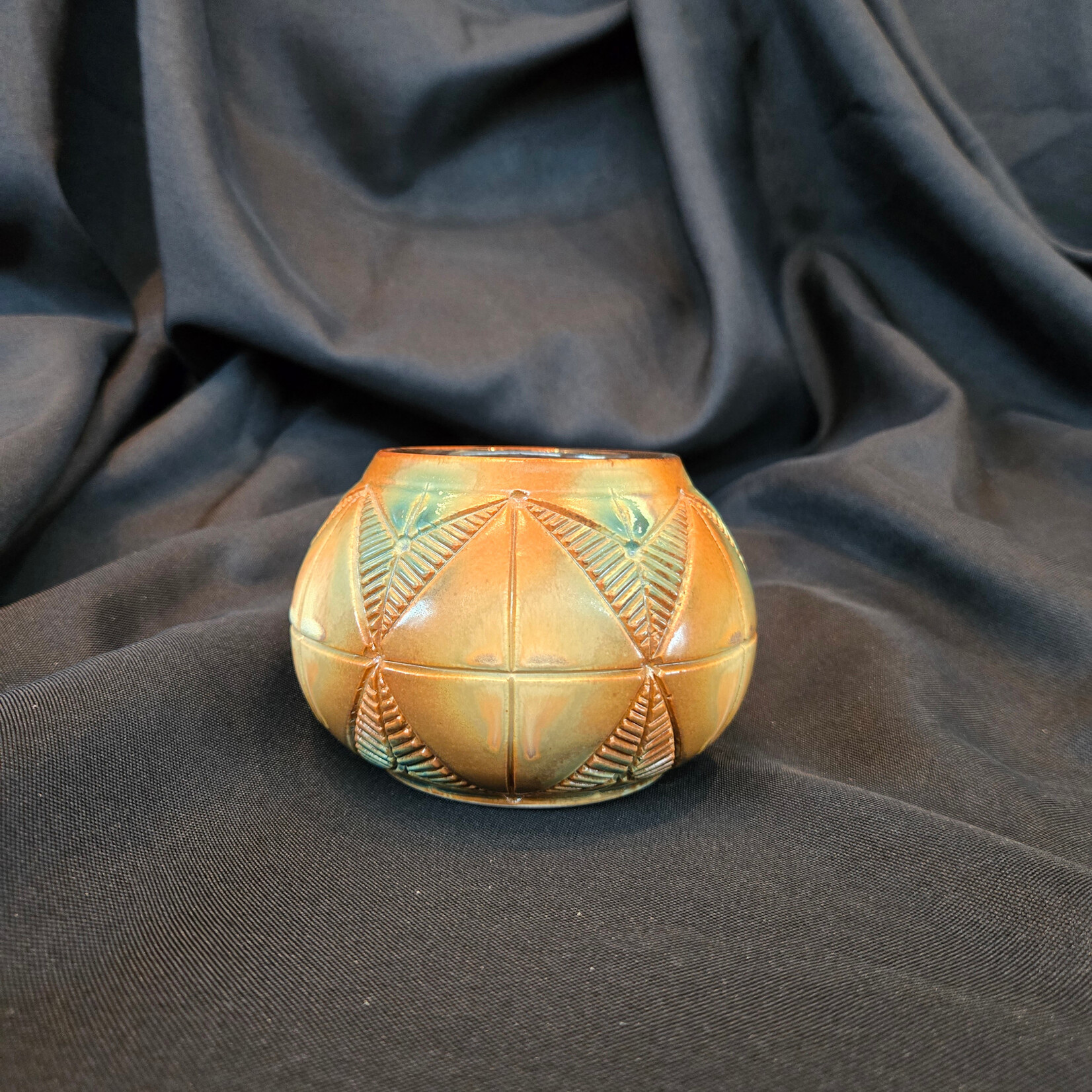 Small Pot w/designs 15308 STE