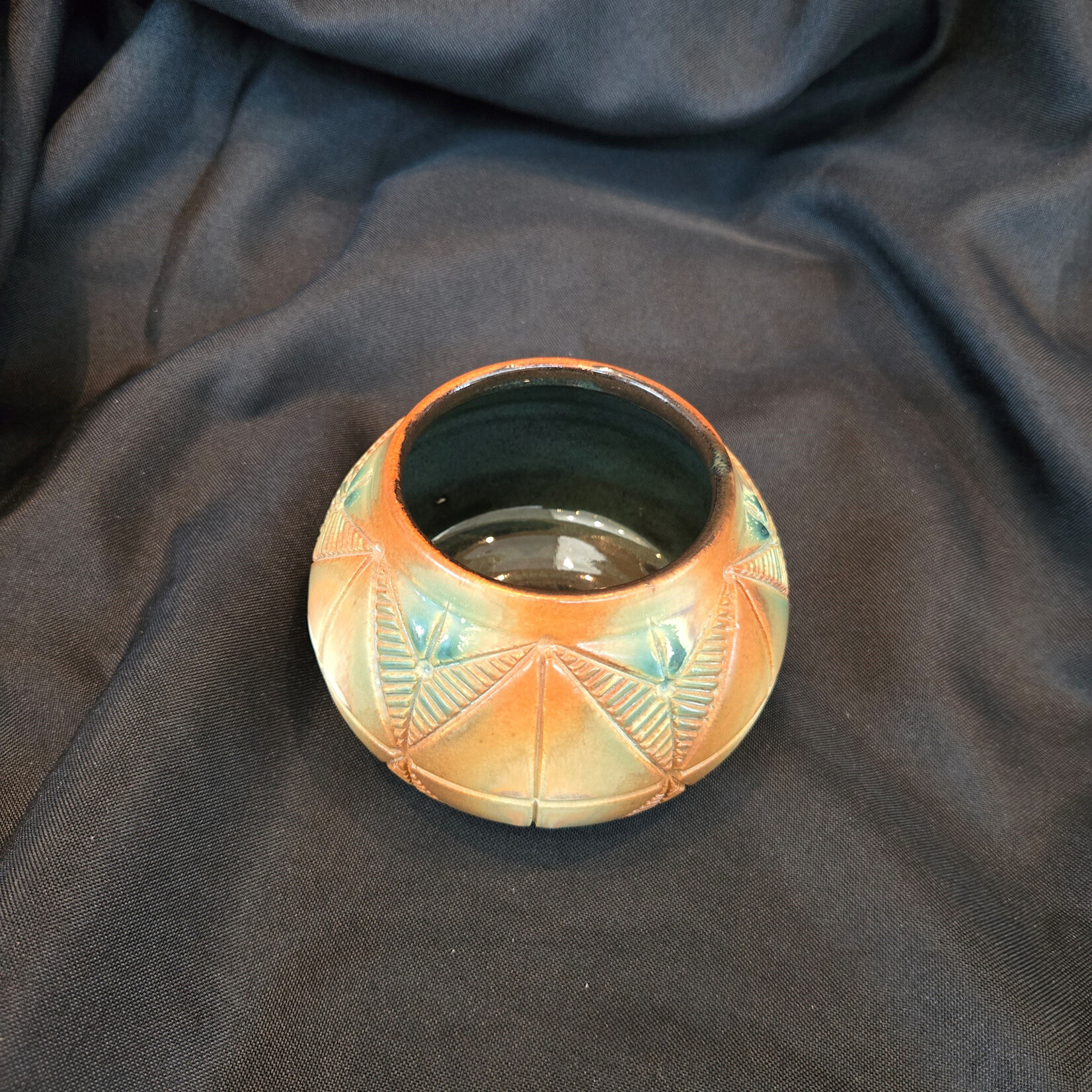 Small Pot w/designs 15308 STE
