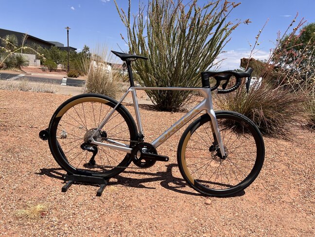 Orbea 2024 Orbea Orca M20i LTD - MyO Metallic /Golden Sand Matte - 55cm