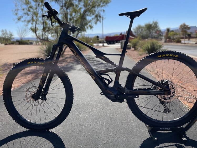 Orbea 2025 - ORBEA RISE LT M20 630W 20mph L Cosmic Carbon View - Golden Sand (Gloss) - Rental/Demo