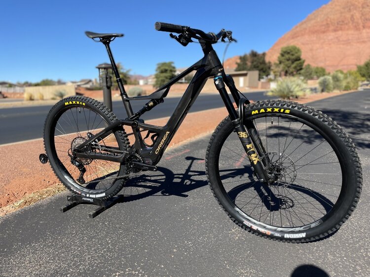 Orbea 2025 - ORBEA RISE LT M20 630W 20mph L Cosmic Carbon View - Golden Sand (Gloss) - Rental/Demo