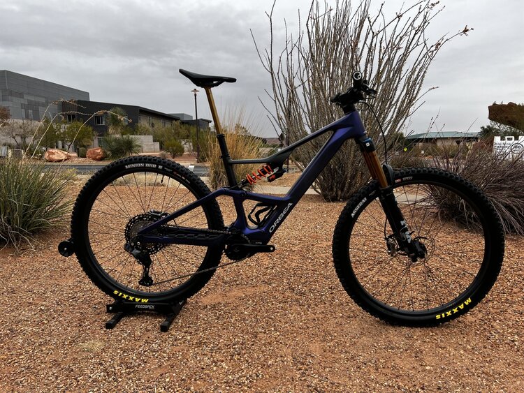 Orbea 2025 - ORBEA RISE LT M-TEAM 630W 20mph LARGE - CUSTOM -  Tanzanite Carbon View - Carbon Raw (Matt)