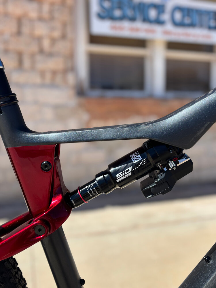 Orbea 2025 - ORBEA OIZ M-TEAM AXS LARGE Diamond Carbon View (Matt) - Cherry Red (Gloss) Flight Attendant