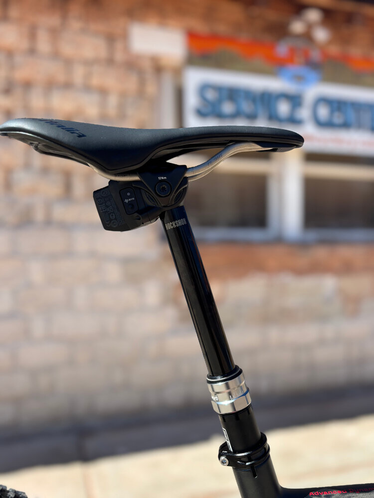 Orbea 2025 - ORBEA OIZ M-TEAM AXS LARGE Diamond Carbon View (Matt) - Cherry Red (Gloss) Flight Attendant