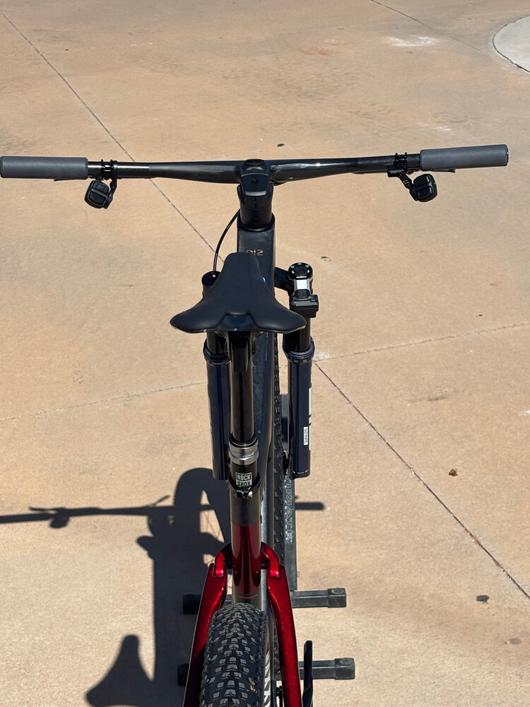 Orbea 2025 - ORBEA OIZ M-TEAM AXS LARGE Diamond Carbon View (Matt) - Cherry Red (Gloss) Flight Attendant