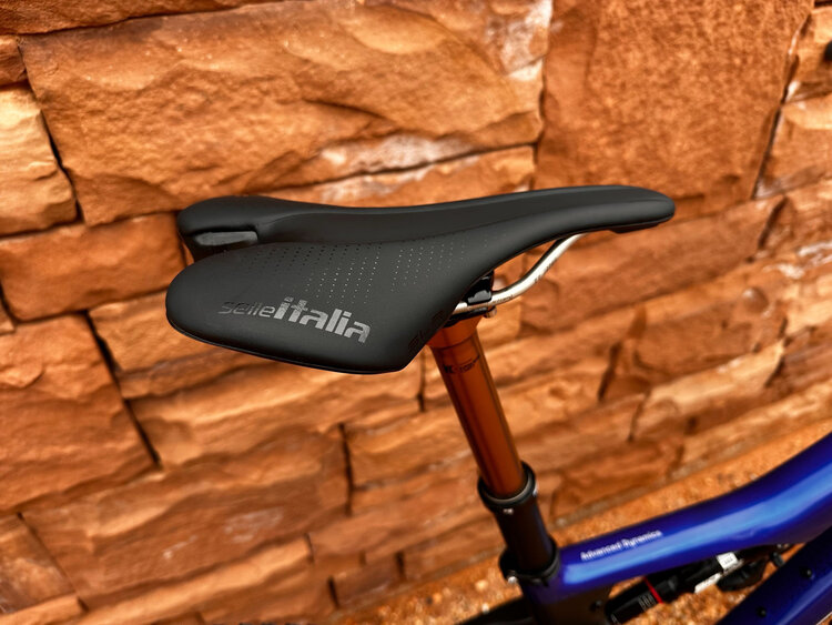 Orbea 2025 ORBEA OIZ M-TEAM AXS Flight Attendant Medium Cobalt Blue (Gloss) - Carbon Raw (Matt) - Custom