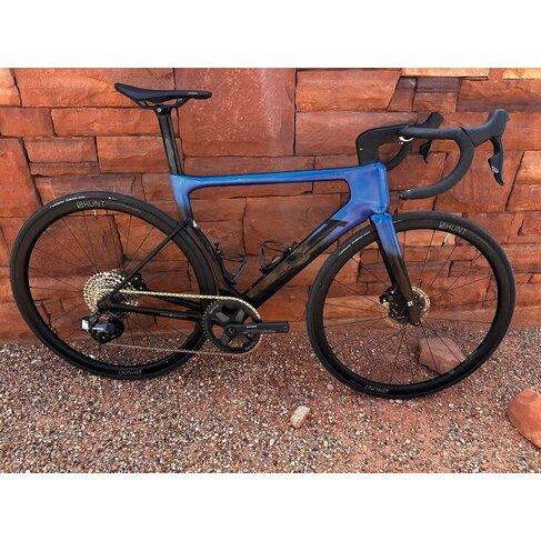 3T 3T Aero Road Bike Strada 2.0 - SRAM AXS - Hunt Wheels - BLACK BLUE - Medium 54 - Pre Owned