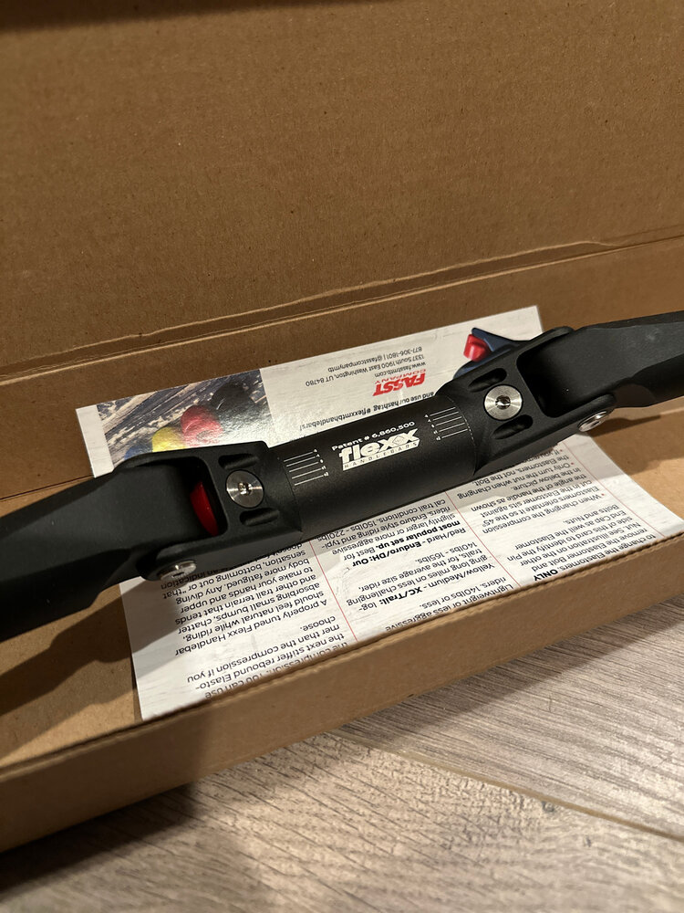 Fasst Company Fasst Company 8* Carbon Flexx Handlebar 31.8/5* rise