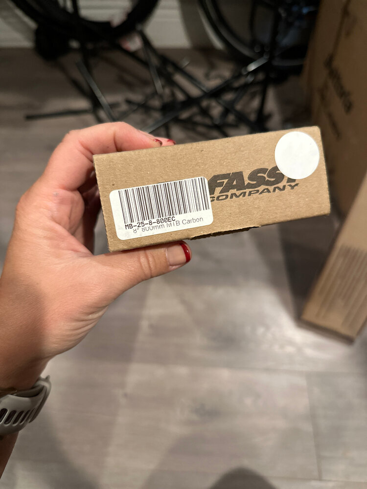 Fasst Company Fasst Company 8* Carbon Flexx Handlebar 31.8/5* rise