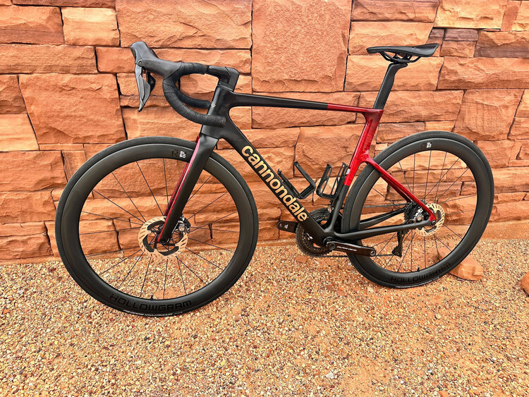 2023 CANNONDALE LAB71 SUPERSIX EVO 12-SPEED CARBON ROAD BIKE (used)