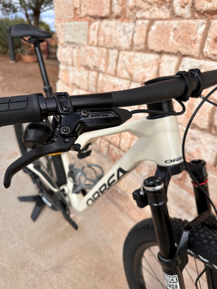 Orbea 2026 - ORBEA OIZ M10 AXS - LARGE - IVORY WHITE (GLOSS) - BUMBLEBEE YELLOW (MATT) - SRAM Flight Attendant RW Upgrade DEMO