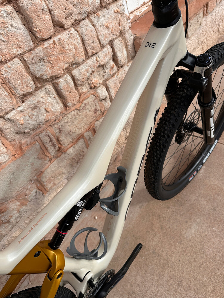 Orbea 2026 - ORBEA OIZ M10 AXS - LARGE - IVORY WHITE (GLOSS) - BUMBLEBEE YELLOW (MATT) - SRAM Flight Attendant RW Upgrade DEMO