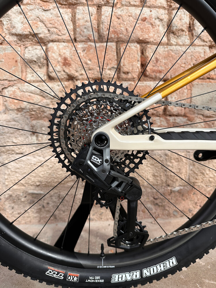 Orbea 2026 - ORBEA OIZ M10 AXS - LARGE - IVORY WHITE (GLOSS) - BUMBLEBEE YELLOW (MATT) - SRAM Flight Attendant RW Upgrade DEMO