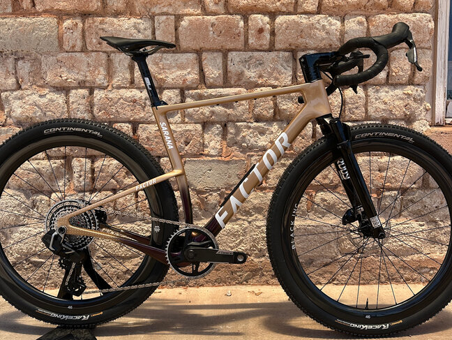 Factor Bikes Factor SARANA W/ SUSPENSION - FORCE XPLR W/ PM Prismatic Gold 54cm