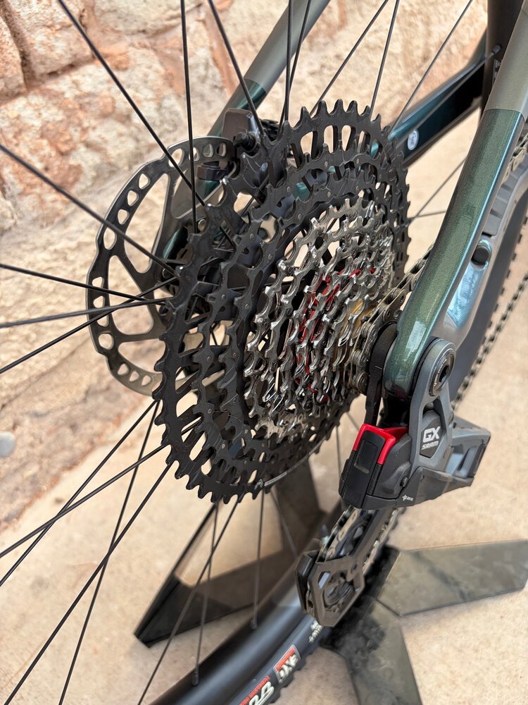 Orbea 2025 Orbea Oiz M10 AXS - Small - Seaweed Carbon View/Spaceship green
