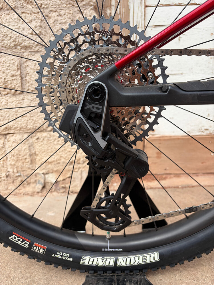 Orbea 2025 - ORBEA OIZ M-TEAM AXS M Diamond Carbon View (Matt) - Cherry Red (Gloss)