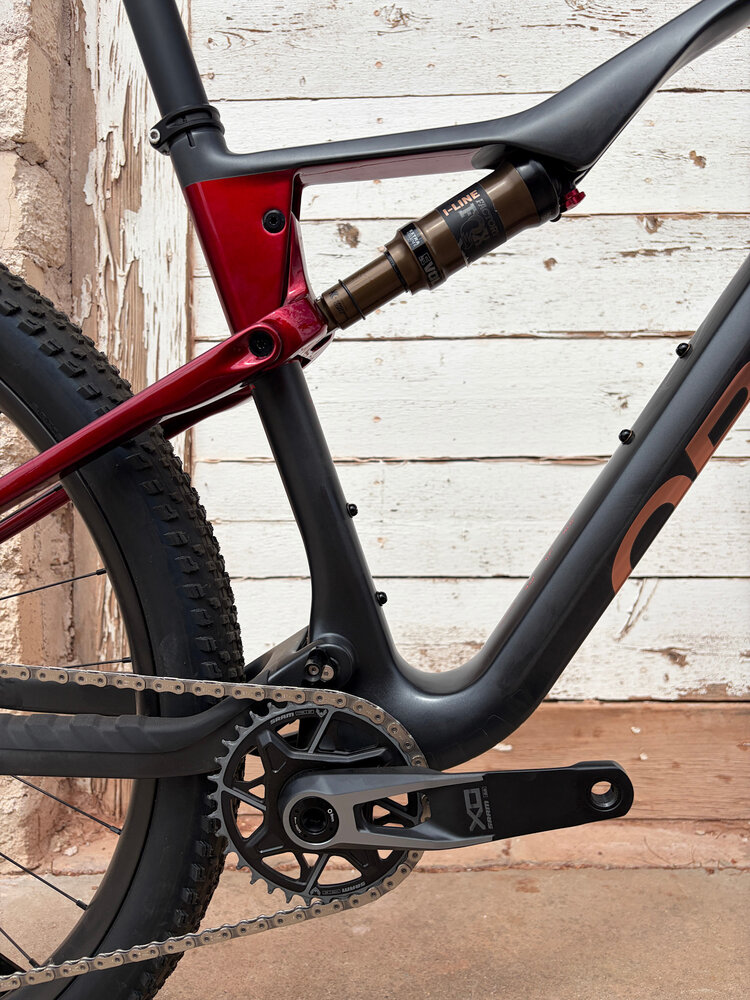 Orbea 2025 - ORBEA OIZ M-TEAM AXS M Diamond Carbon View (Matt) - Cherry Red (Gloss)