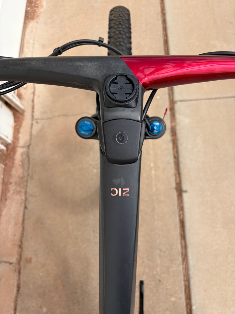 Orbea 2025 - ORBEA OIZ M-TEAM AXS M Diamond Carbon View (Matt) - Cherry Red (Gloss)
