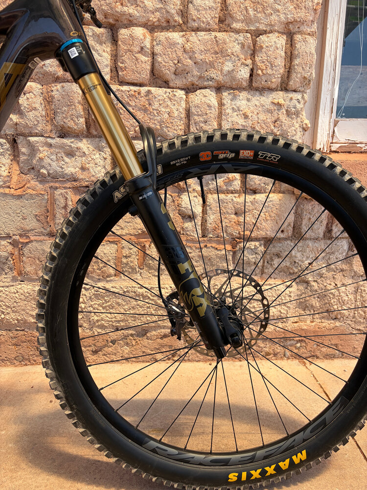 Orbea 2024 - ORBEA OCCAM LT M10 MEDIUM Cosmic Carbon View - Metallic Olive Green (Gloss) - DEMO