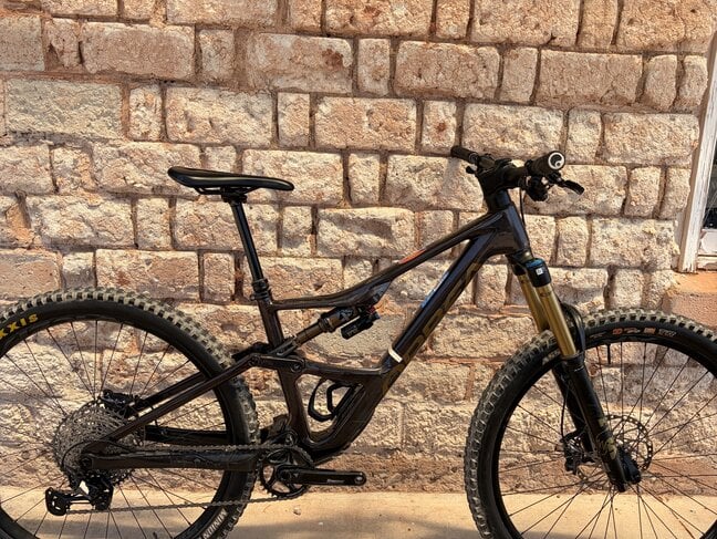 Orbea 2024 - ORBEA OCCAM LT M10 MEDIUM Cosmic Carbon View - Metallic Olive Green (Gloss) - DEMO