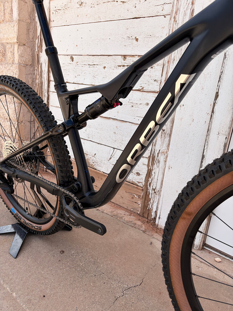 Orbea 2027 - ORBEA OIZ H10 S Armor Black (Matt-Gloss)