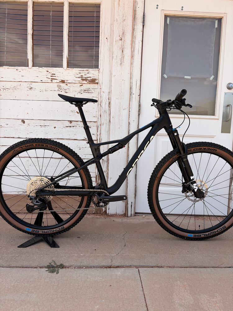 Orbea 2027 - ORBEA OIZ H10 S Armor Black (Matt-Gloss)