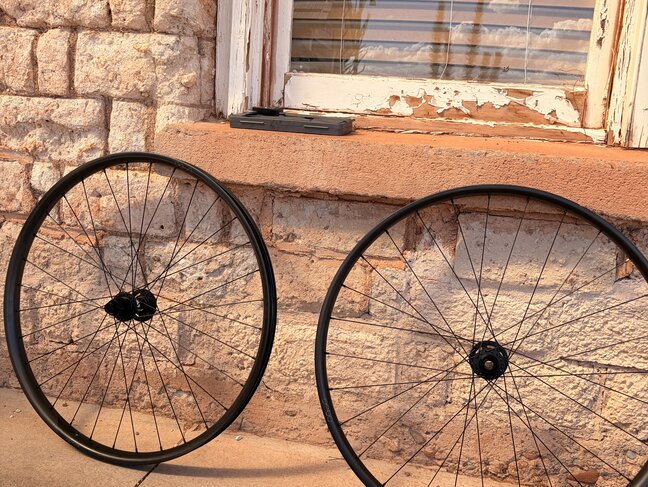 OQUO Oquo MC32LTD Carbon MS DT Swiss 350 Wheelset, Boost Spacing