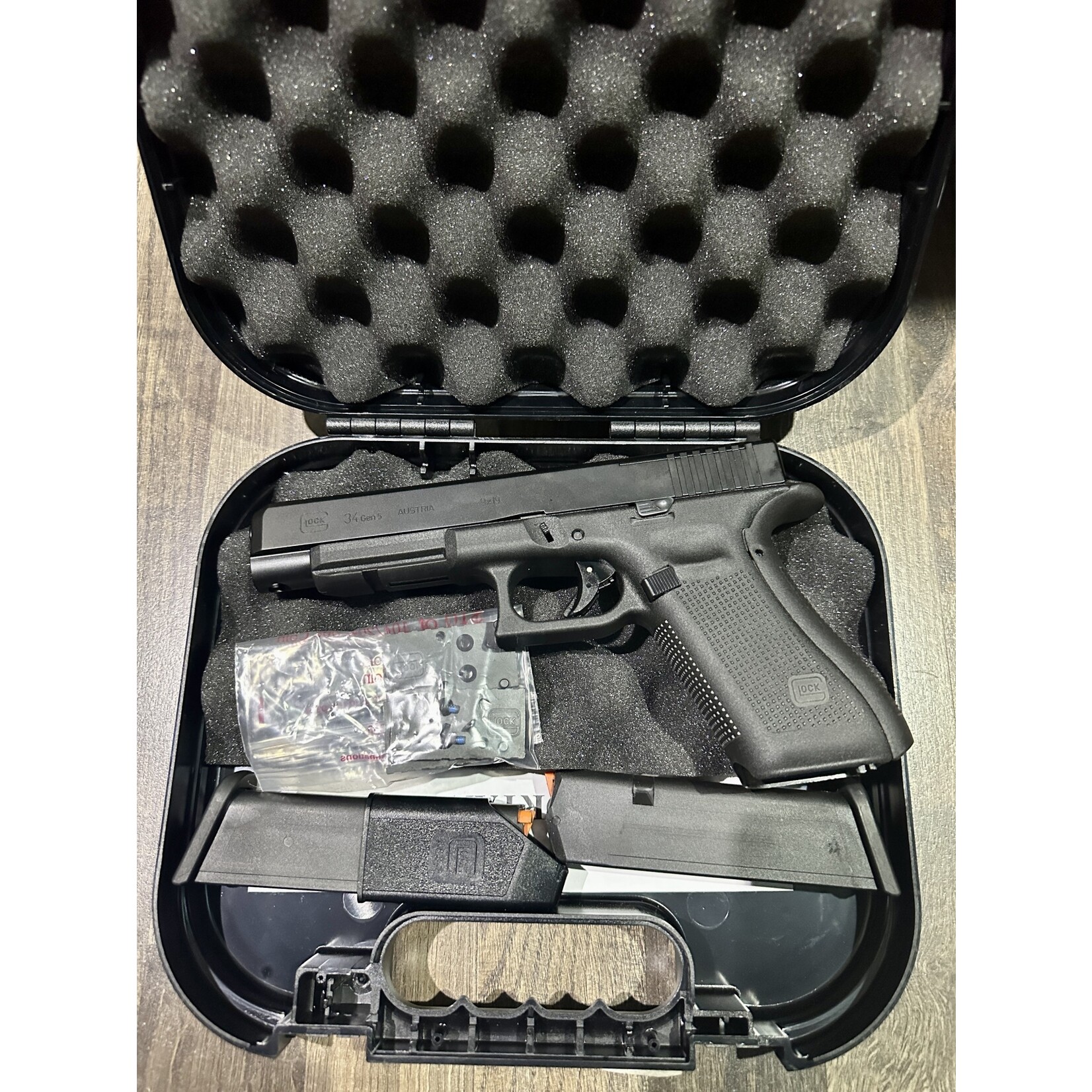 Glock Pre Owned 9mm Glock 34 Gen 5, 2 Mags, Hard Case, 4 optic plates - 135mm