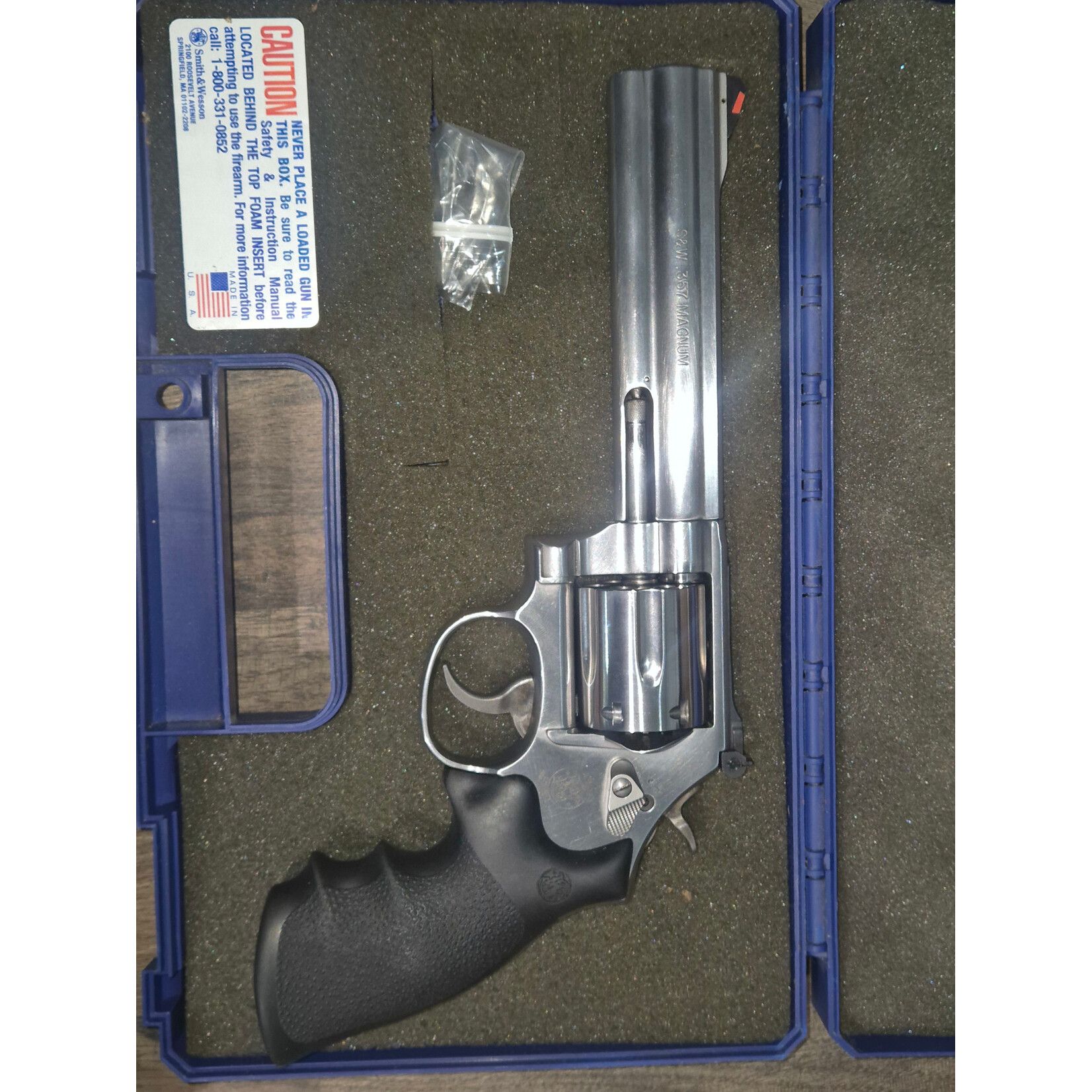 Smith & Wesson Pre Owned Smith and Wesson 686-6 38/357 Revolver 6 shot 150bbl Blue Hard Case