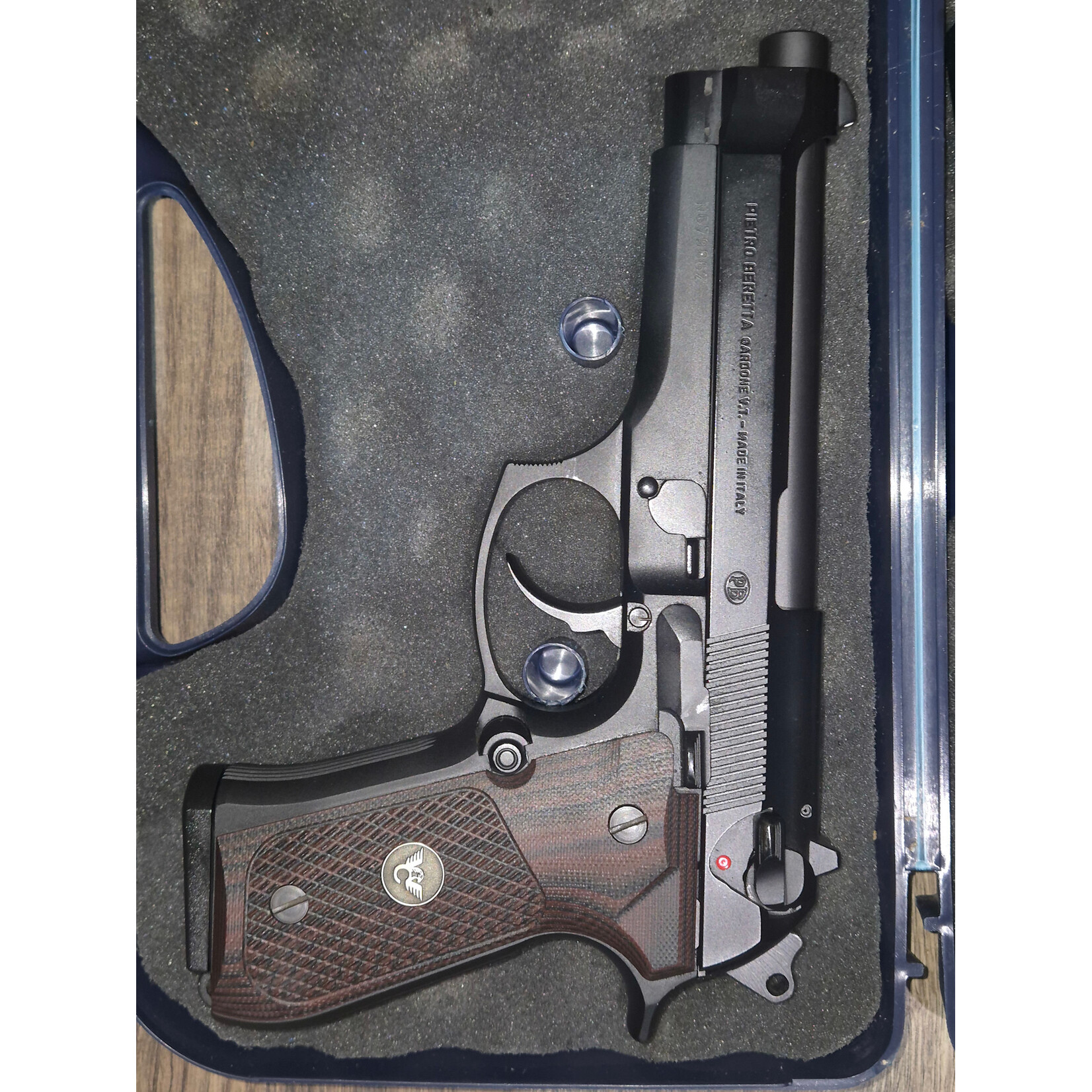 Beretta Pre Owned Berretta 92fs 9mm 125bbl Blue Hard Case with 6 magazines