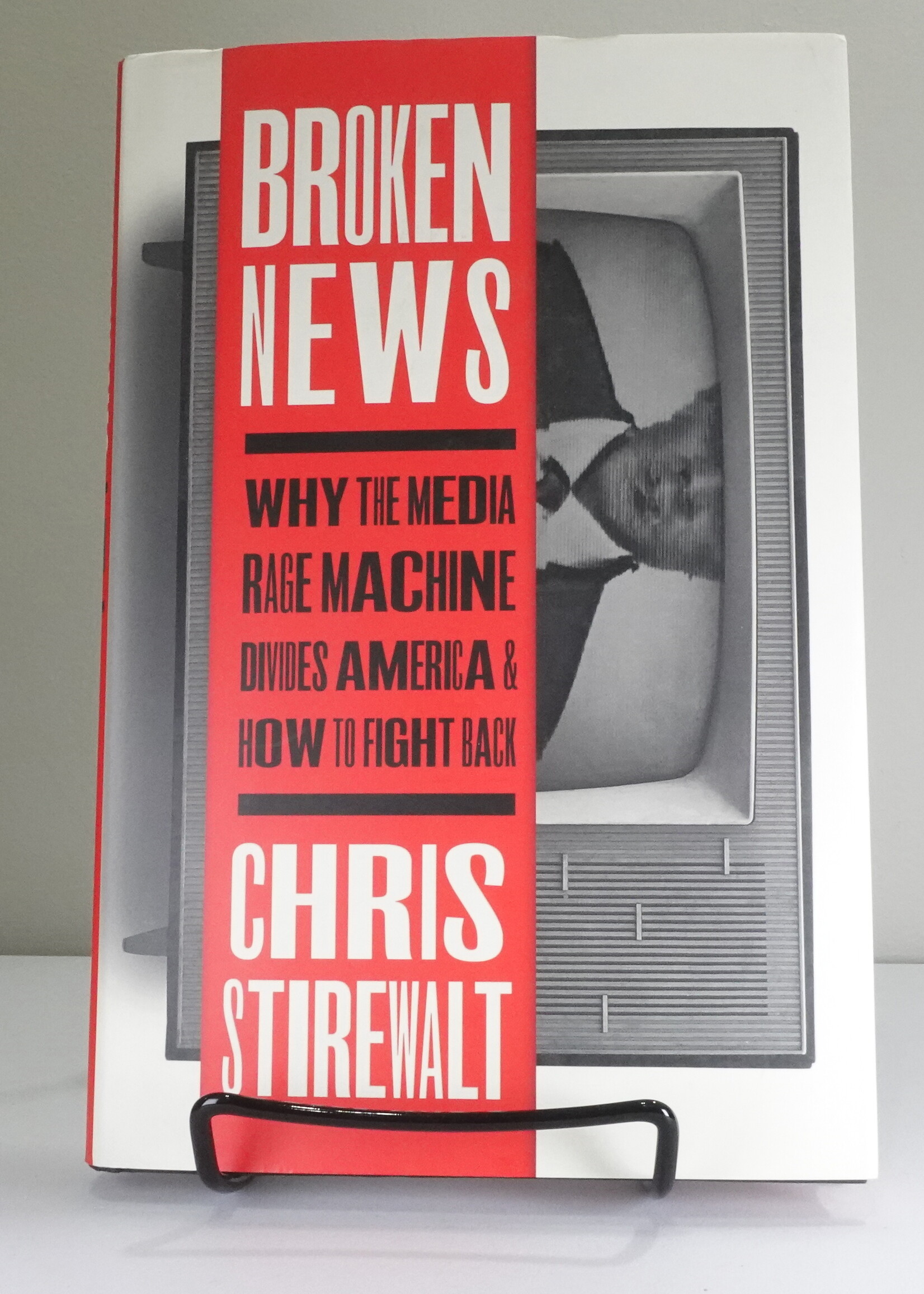 Center Street Broken News: Why the Media Rage Machine Divides America and How to Fight Back (r)
