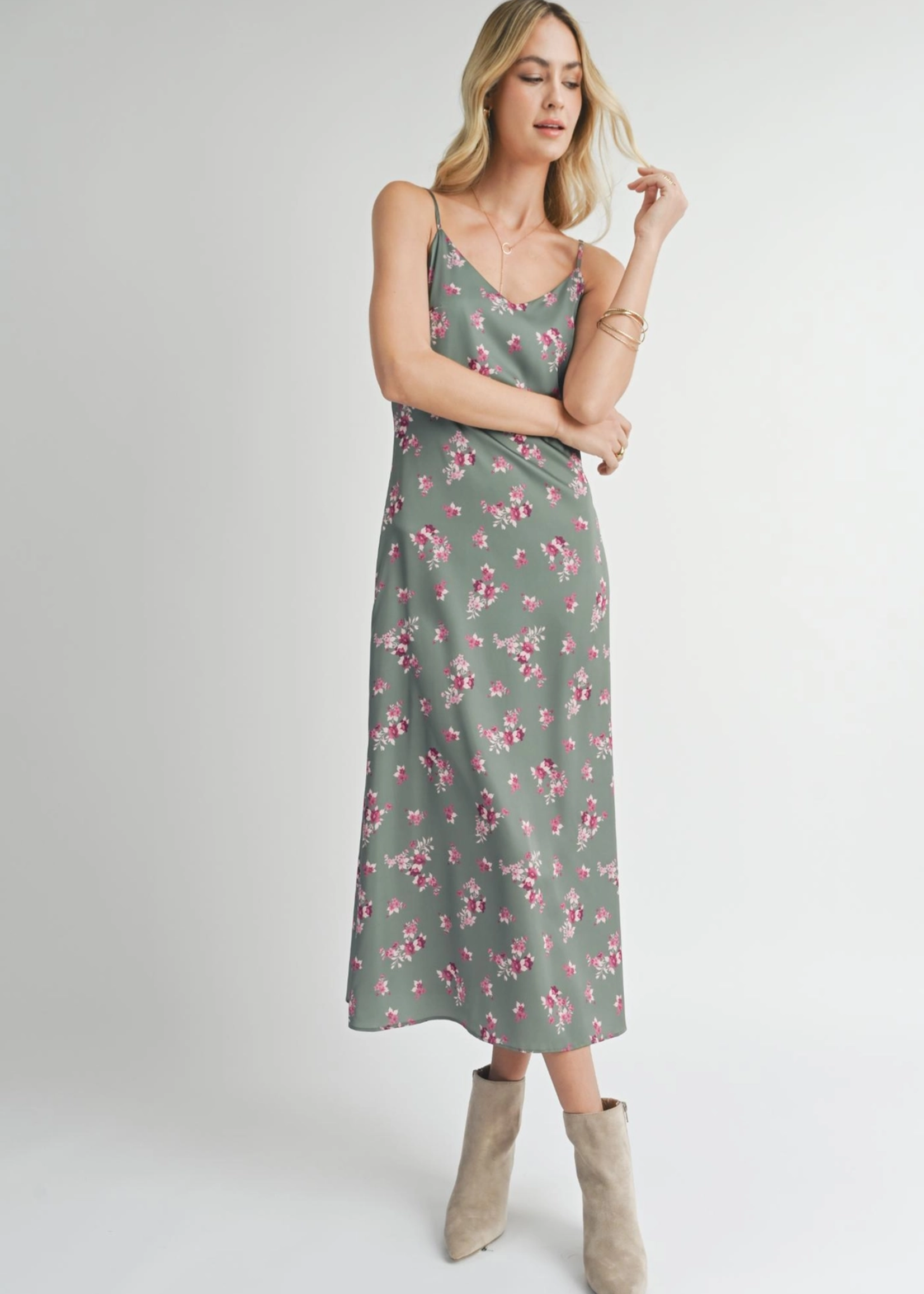 Hostess v neck maxi