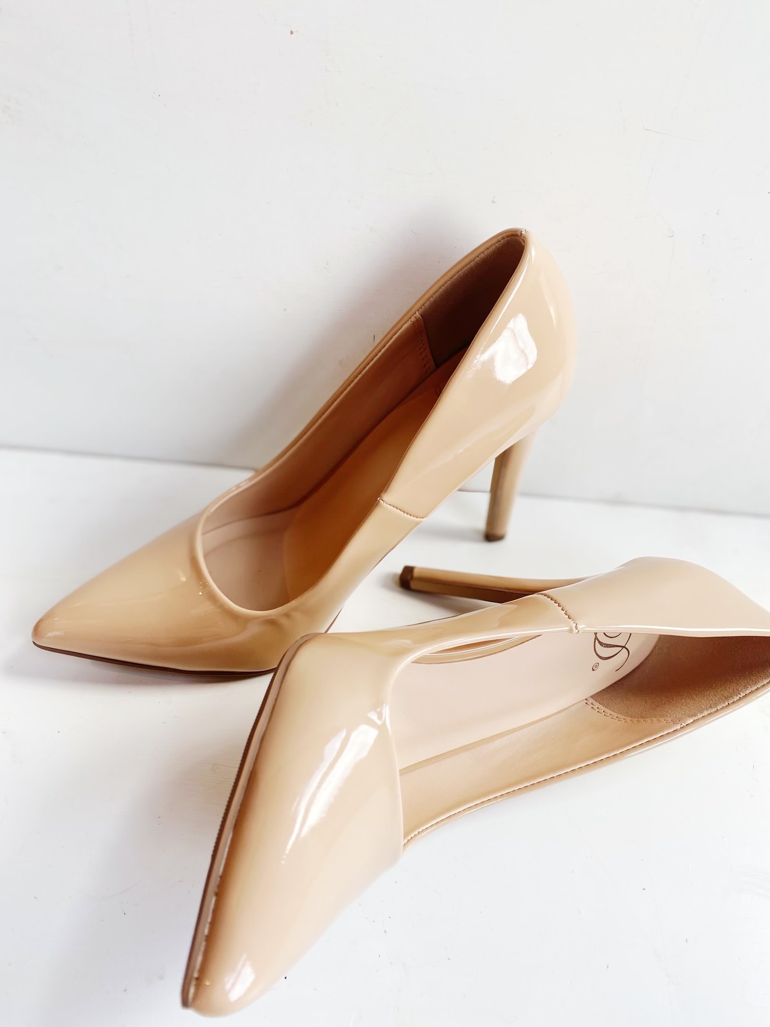 Nude patent store pointed heels