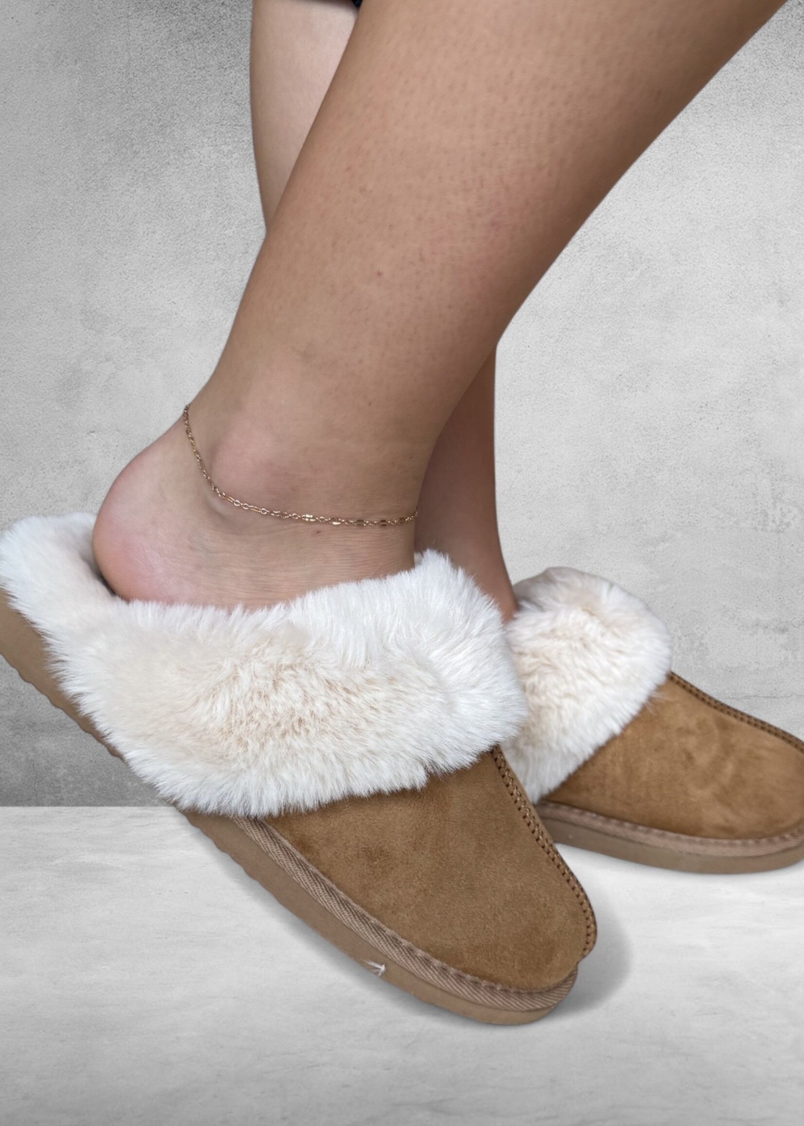 Bloom and Company Brown w/ White Fuzzy Trim Slipper