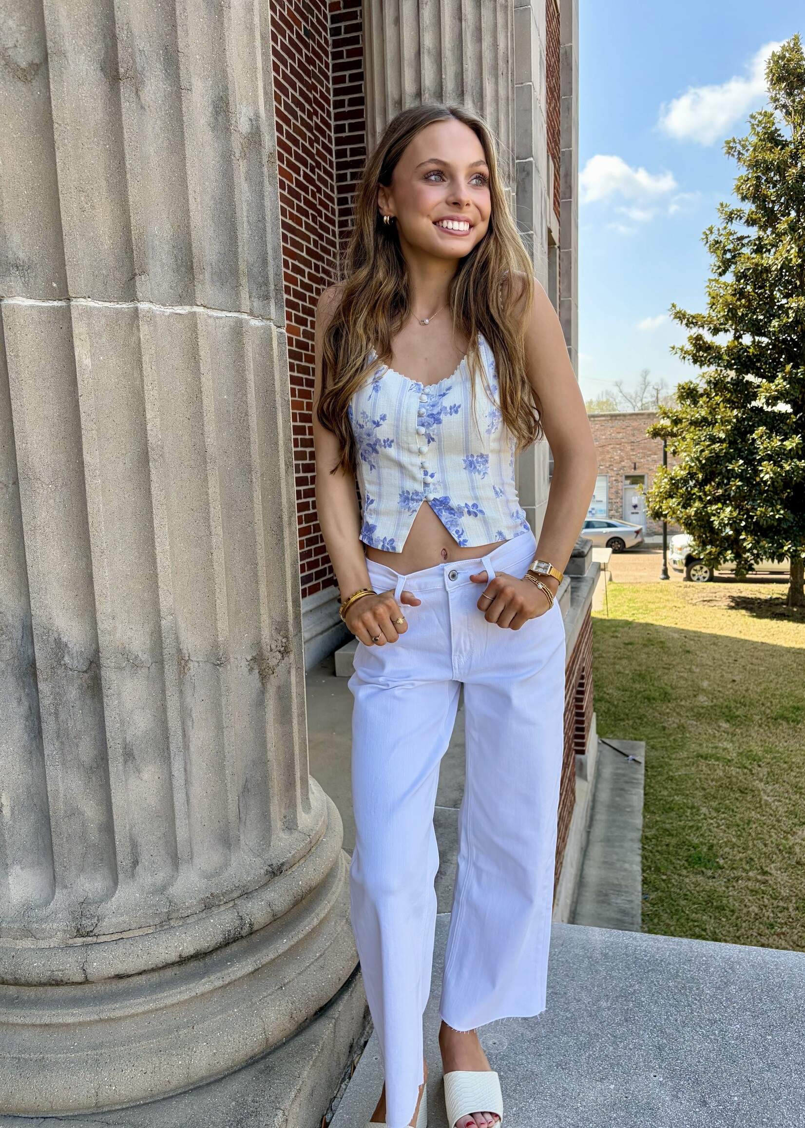 Dress Forum White & Blue Floral Sleeveless Top