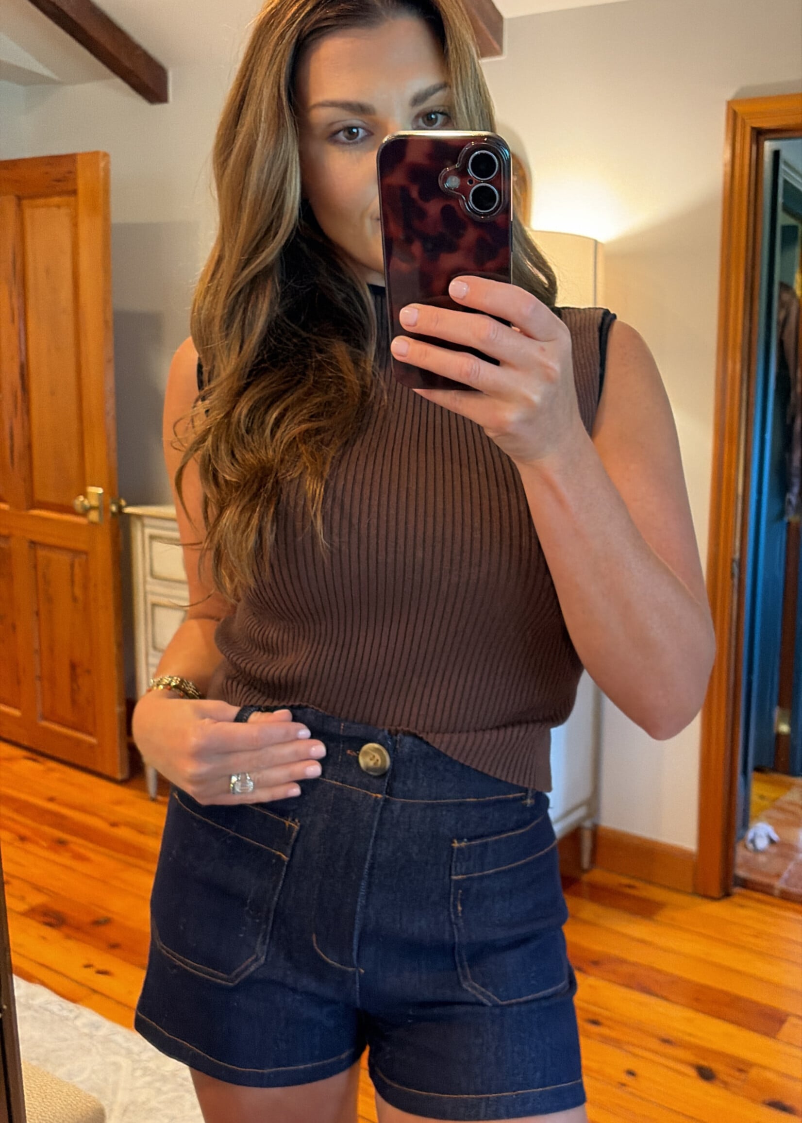 HYVE Brown w/ Black Trim Sleeveless Sweater