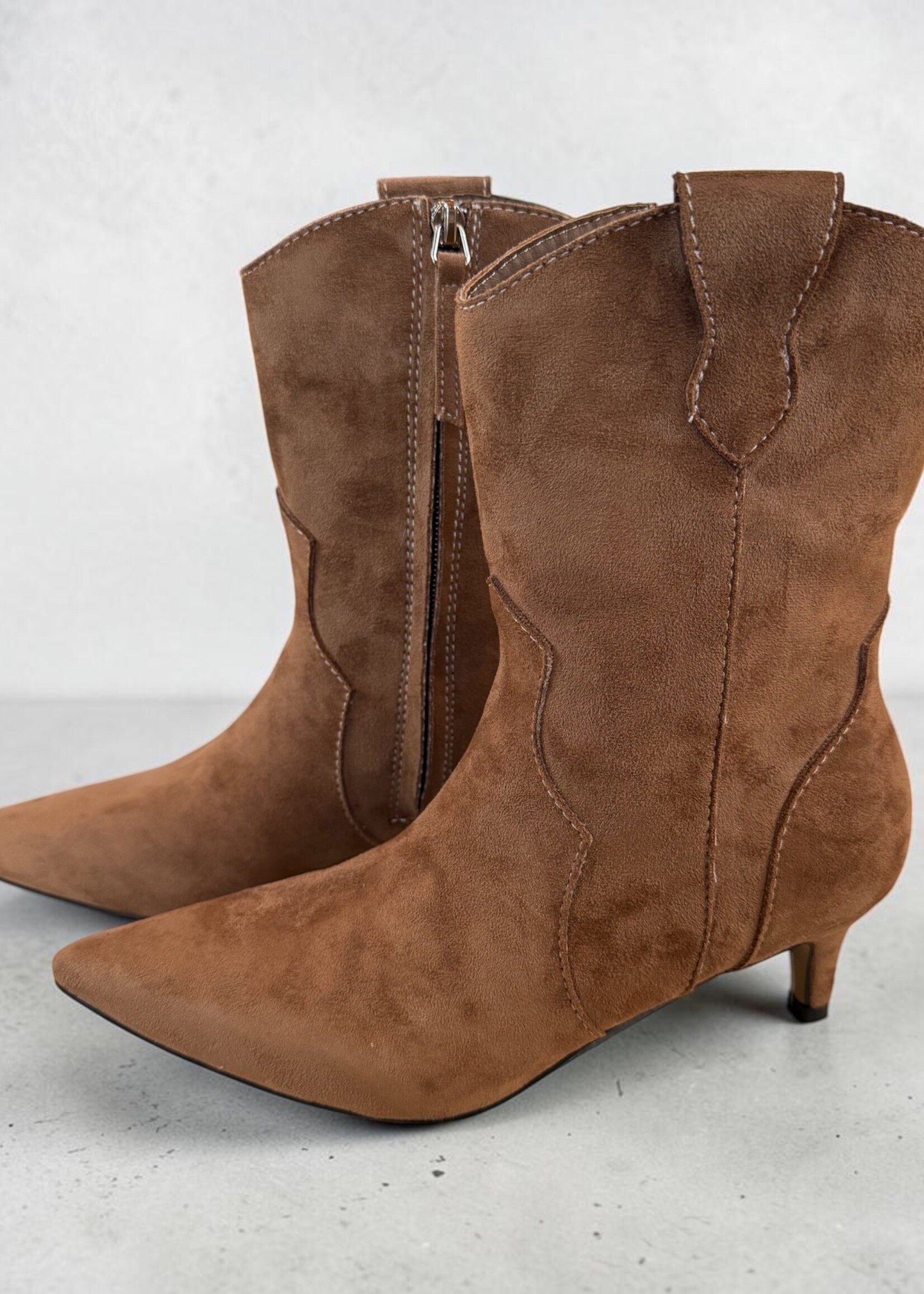 MiMi Shoes Brown Pointed Toe Kitten Heel Bootie