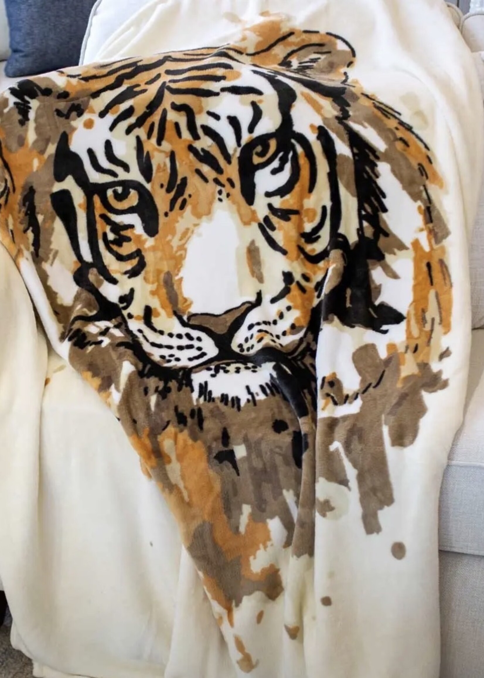 The Royal Standard White Tiger Love Throw 50x60