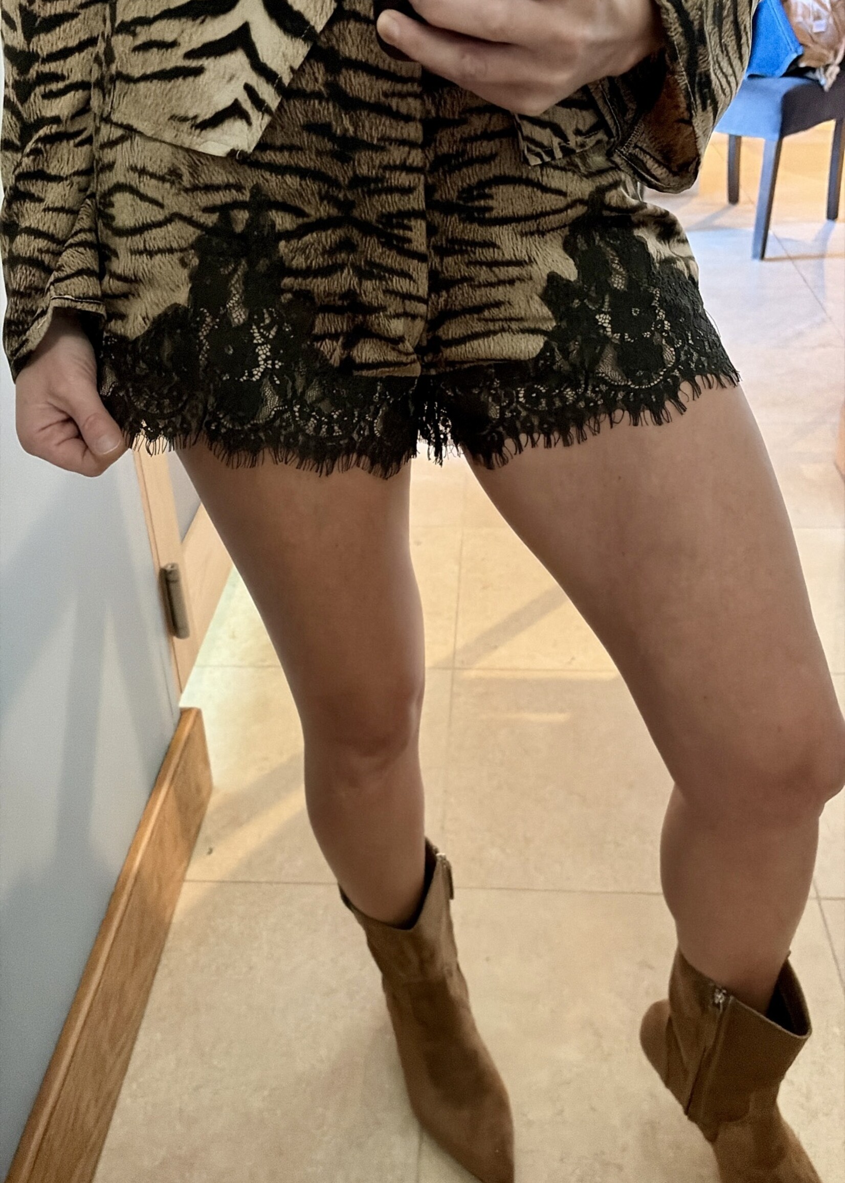 Le Lis Tiger Low Waist Trim Shorts