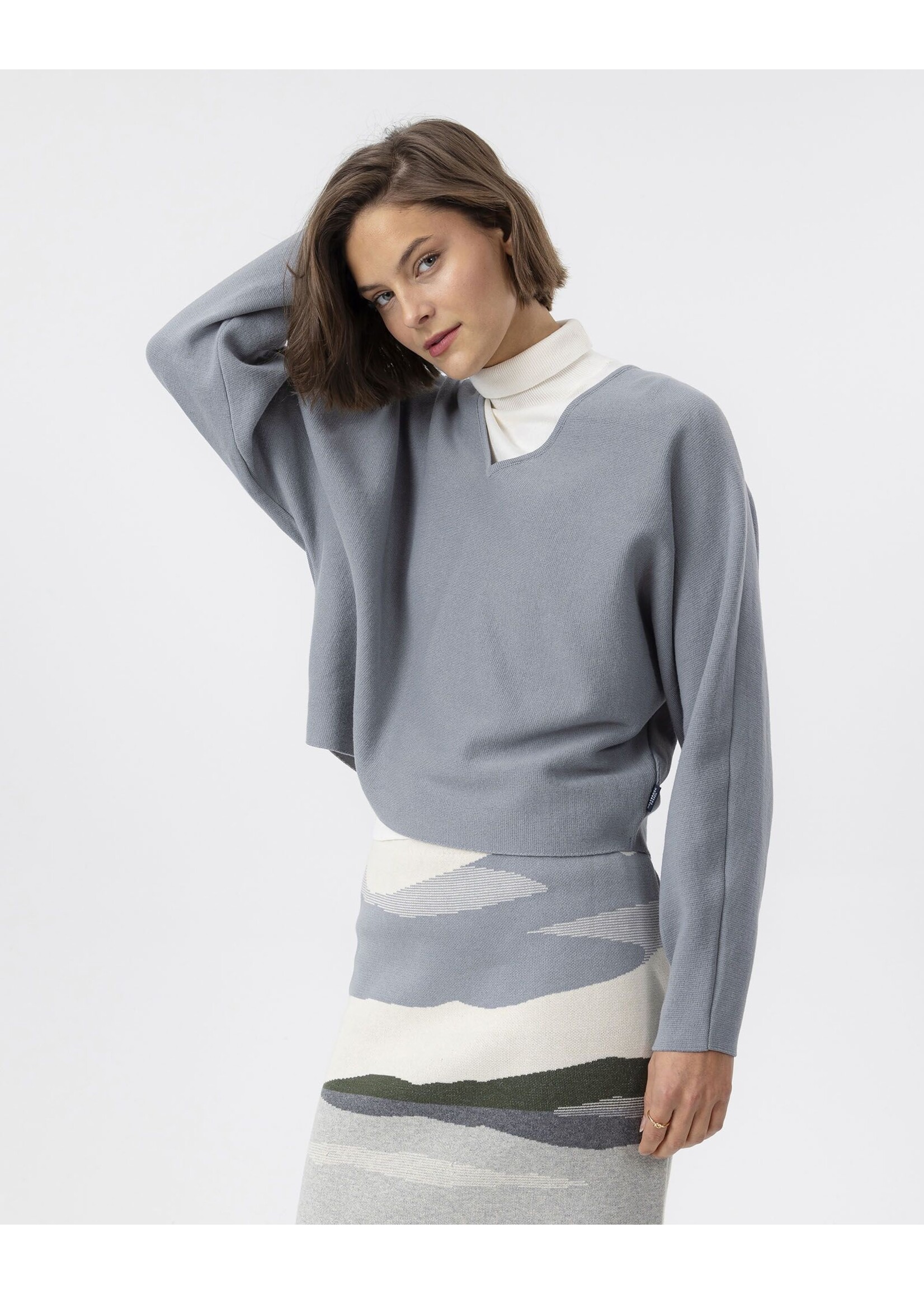 Holebrook HoleBrook Barbro V-Neck - Blue Ash