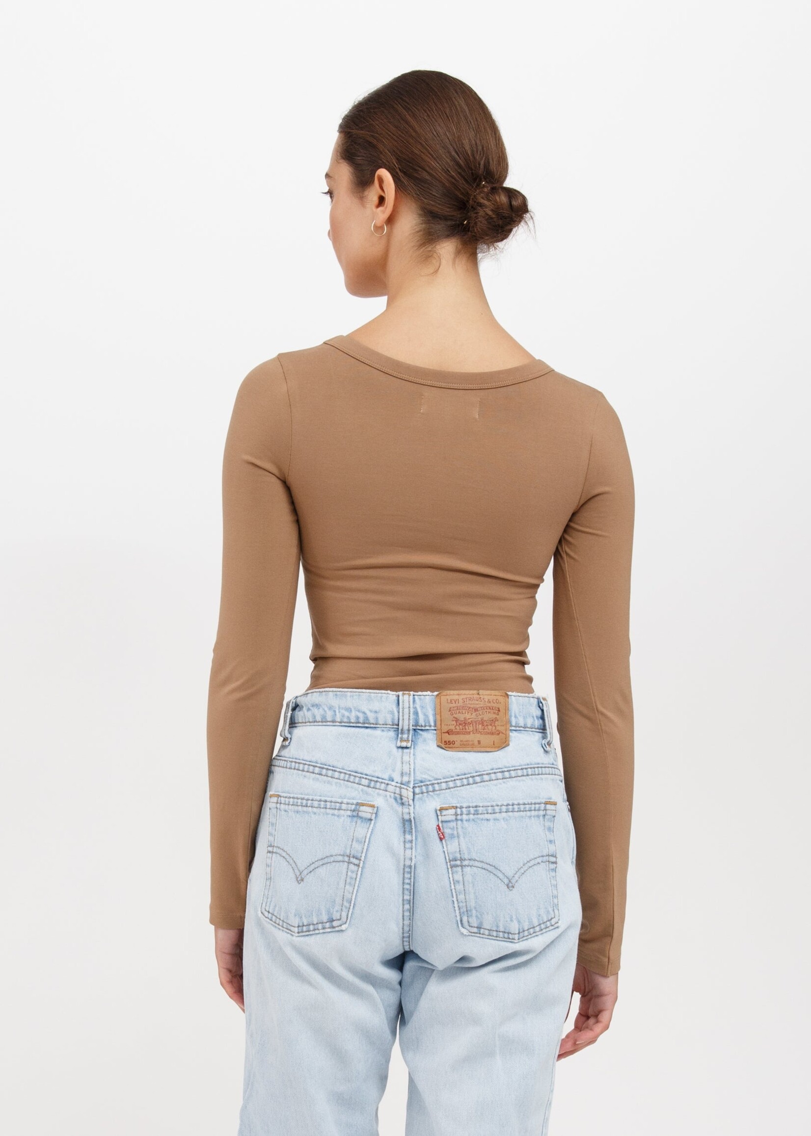 Brunette The Label Brunette The Label Chandail À Encolure Dégagée À Manches Longues - Fauve