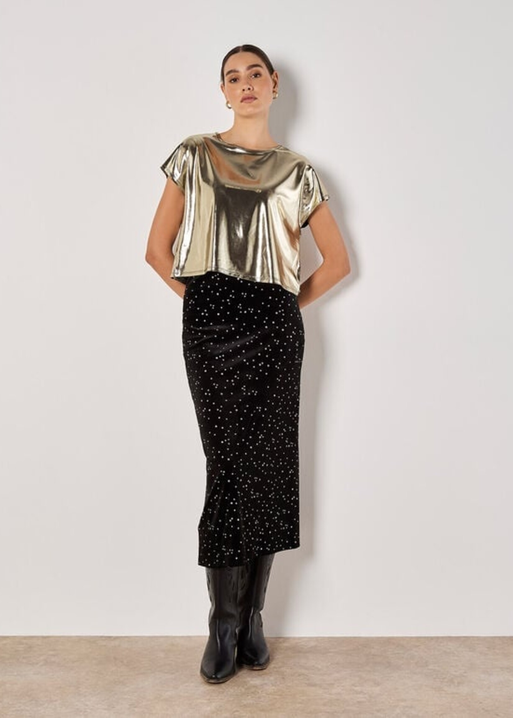 Apricot Apricot Liquid Foil Cropped Tee - Gold