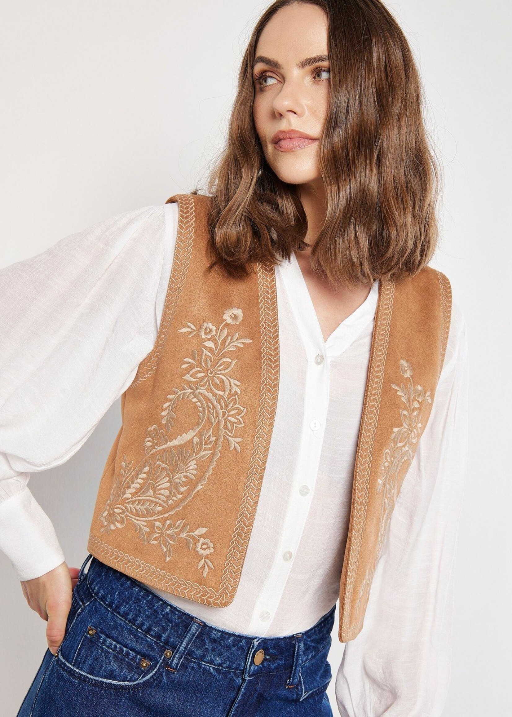 Apricot Apricot Gilet En Daim Brodé À Motif Cachemire Audacieux - Camel